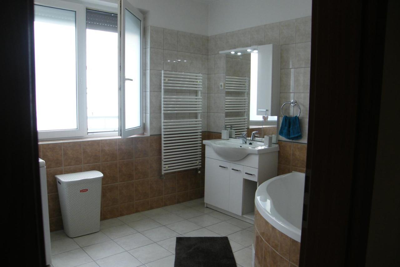 Happy Apartman Hajduszoboszlo Bagian luar foto