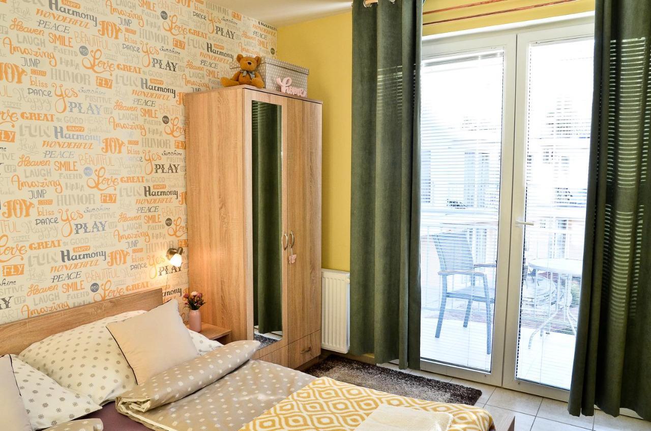 Happy Apartman Hajduszoboszlo Bagian luar foto