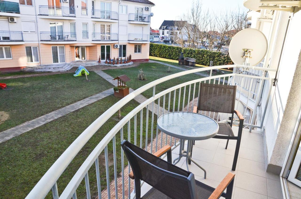 Happy Apartman Hajduszoboszlo Bagian luar foto