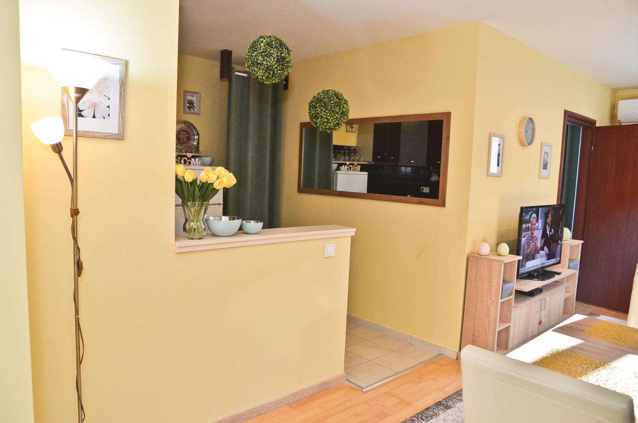 Happy Apartman Hajduszoboszlo Bagian luar foto