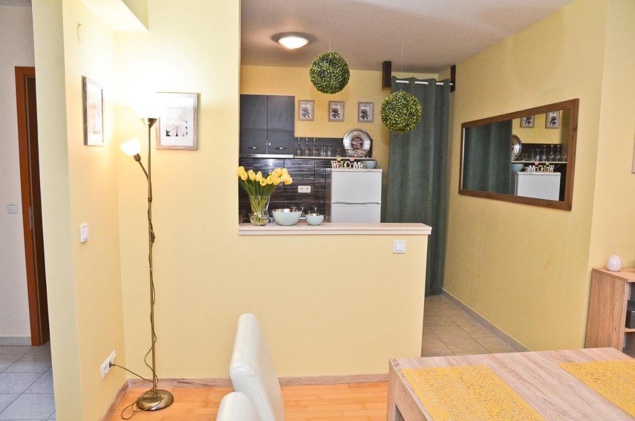 Happy Apartman Hajduszoboszlo Bagian luar foto