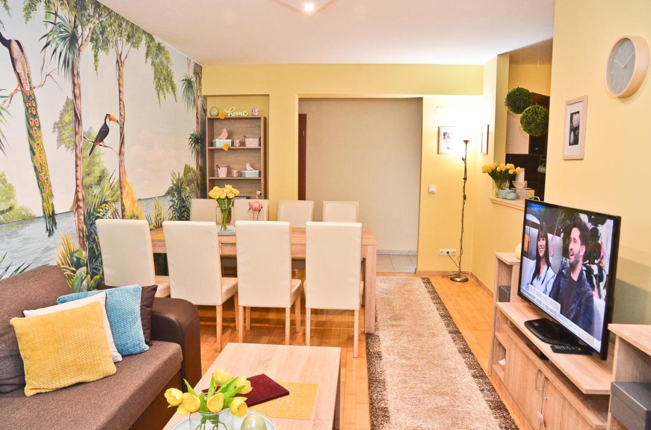 Happy Apartman Hajduszoboszlo Bagian luar foto